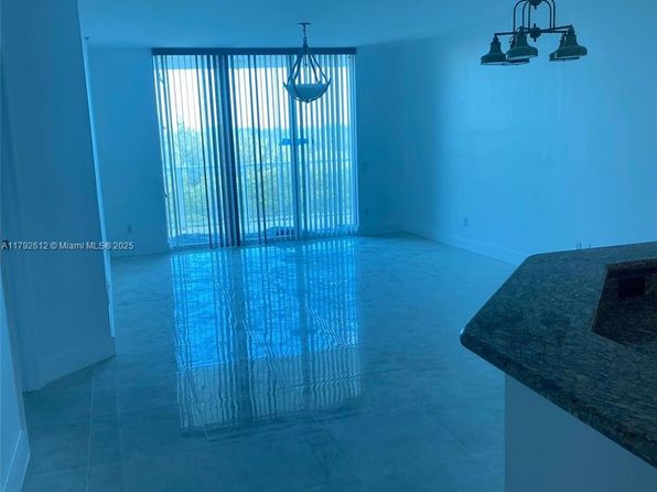 14951 Royal Oaks Ln APT 806, North Miami, FL 33181