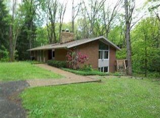 2320 Valley View Rd, Hermitage, PA 16148