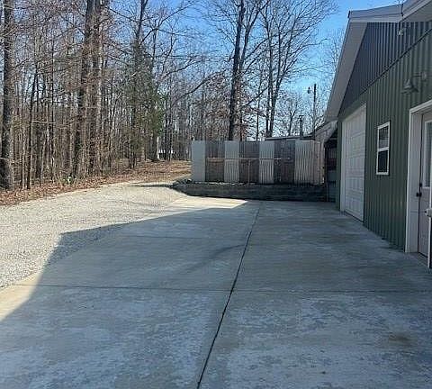 3rd image of 100 Camelot Dr