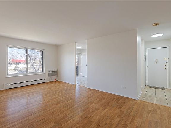 2nd image of 701 Elmhurst Rd APT H