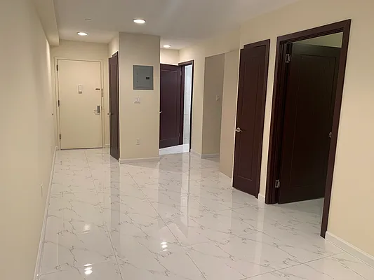 Rented by 18 REALTY | media 14