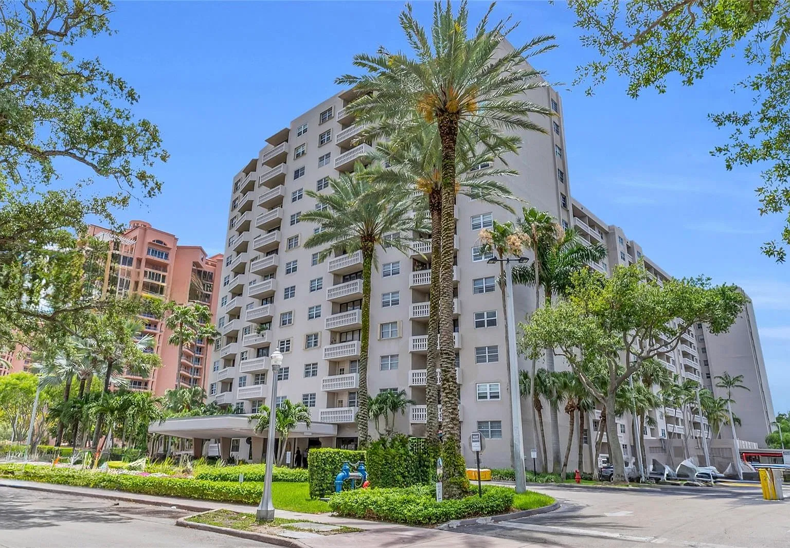 2 bed, 1310 sqft, $5,300 — Photo 1