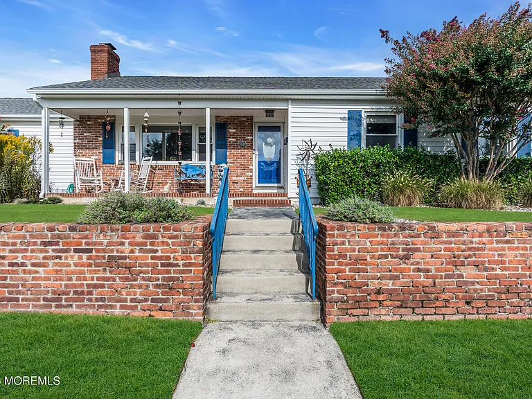 67 N Farragut Ave — Photo 15