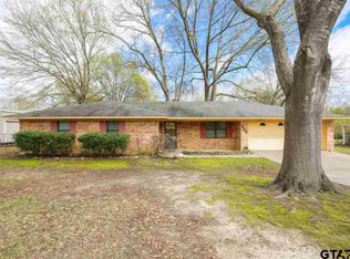 402 Parkway Ln, Gilmer, TX 75645