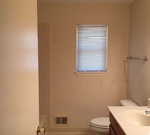4th image of 12514 Oakwood Dr