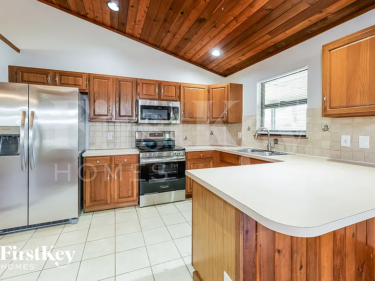 878 Daffodil Dr — Photo 8
