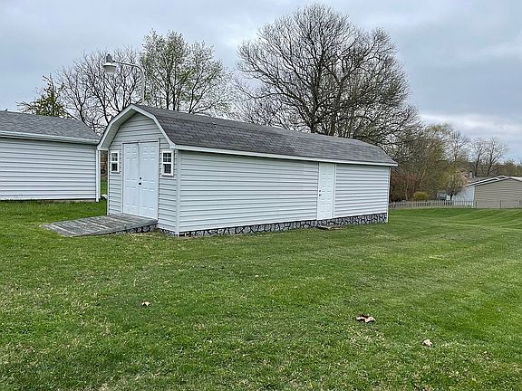 4th image of 362 Island View Dr