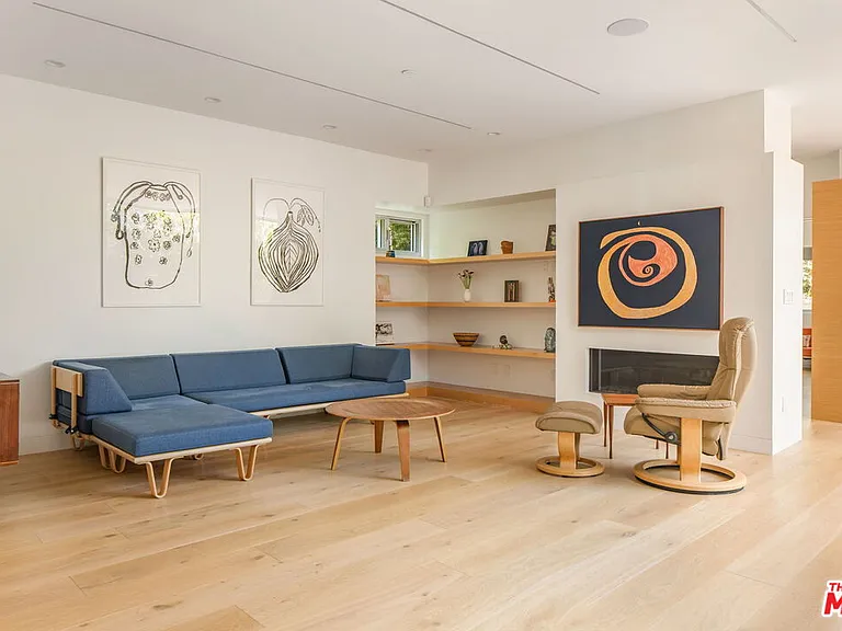 1407 Oak St — Photo 3