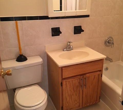 5th image of 16633 89th Ave APT 10C