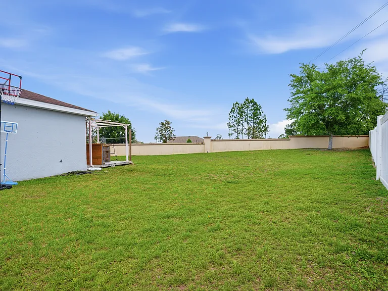 4937 SW 98th Pl — Photo 32