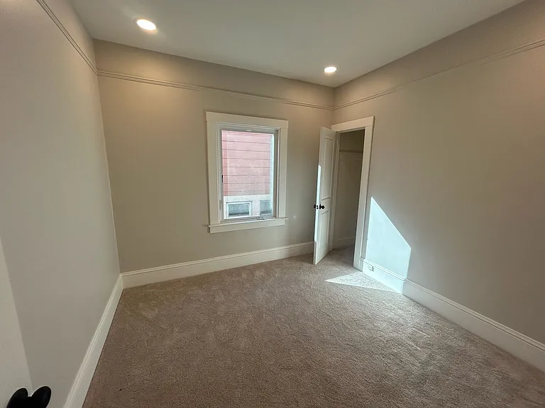 1005 Burlingame — Photo 6