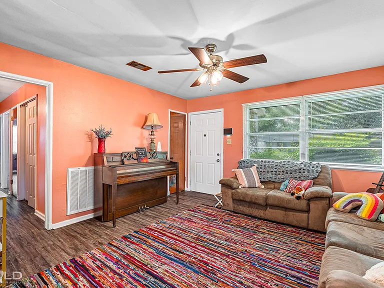 818 E Washington St — Photo 14
