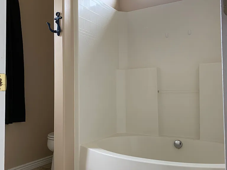 1504 Anny Dr E — Photo 6