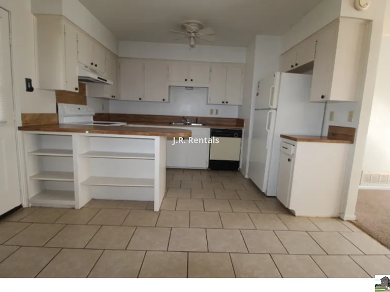 803 Michelle Dr — Photo 5
