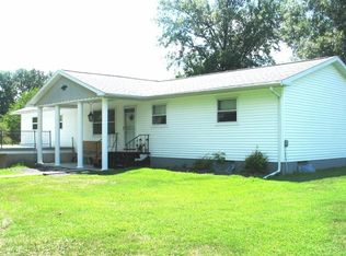 15443 N Woodlawn Ln, Woodlawn, IL 62898