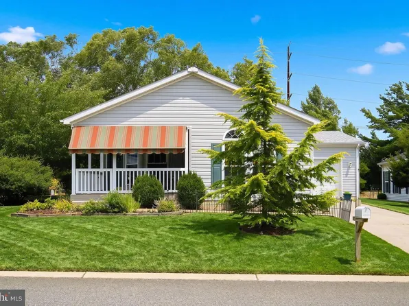 60 Fort Lee Dr, Manahawkin, NJ 08050