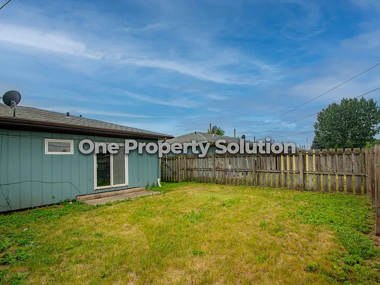 1327 Logan St — Photo 14