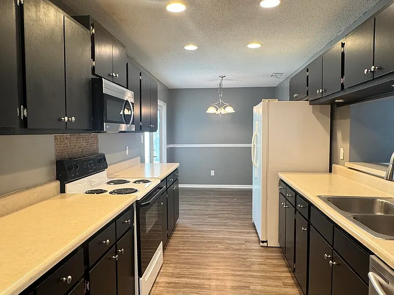 206 Wedgewood Dr — Photo 3