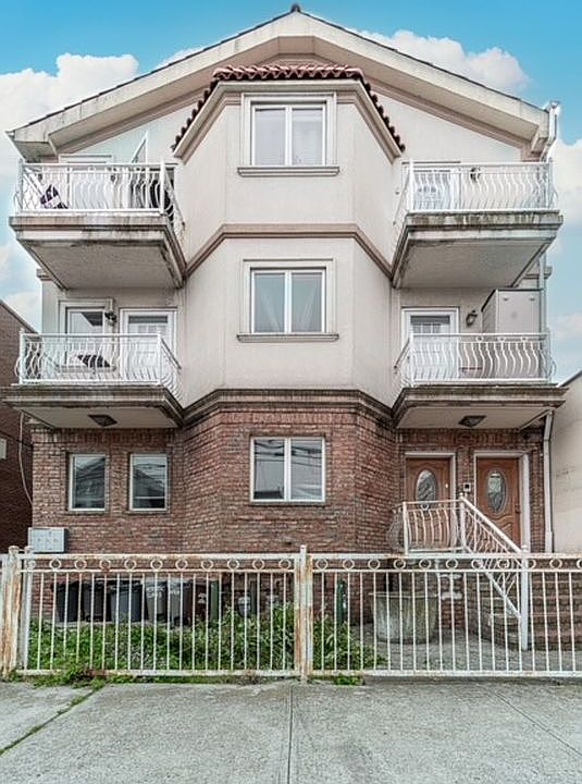 1st image of 2841 Ford St APT 1F