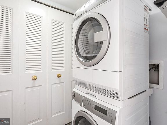 5th image of 11315 Commonwealth Dr APT 202