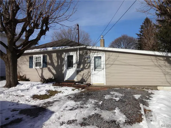 9 E North St, Nazareth, PA 18064