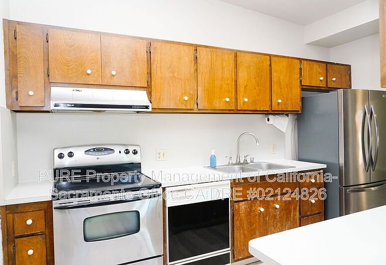 1st image of 19 Blue Heron Ct