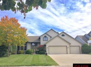 101 Buckingham Ct, Mankato, MN 56001