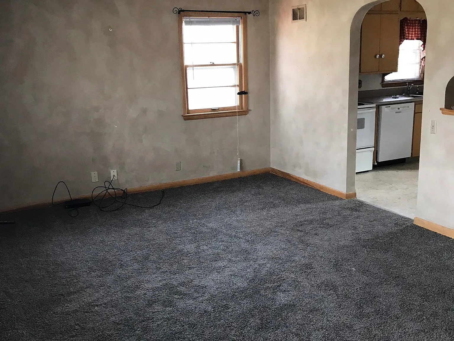 3 bed, 910 sqft, $1,650 — Photo 3