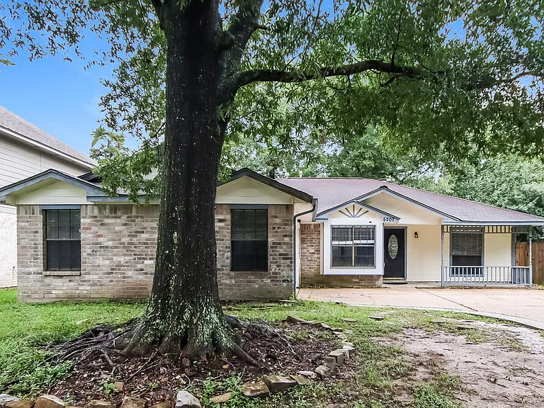 5207 Village Springs Dr — Photo 1