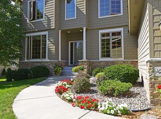 10446 Shelter Grv, Eden Prairie, MN 55347