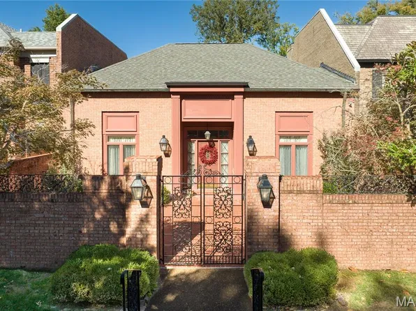 11 Chatfield Place Rd, Saint Louis, MO 63141