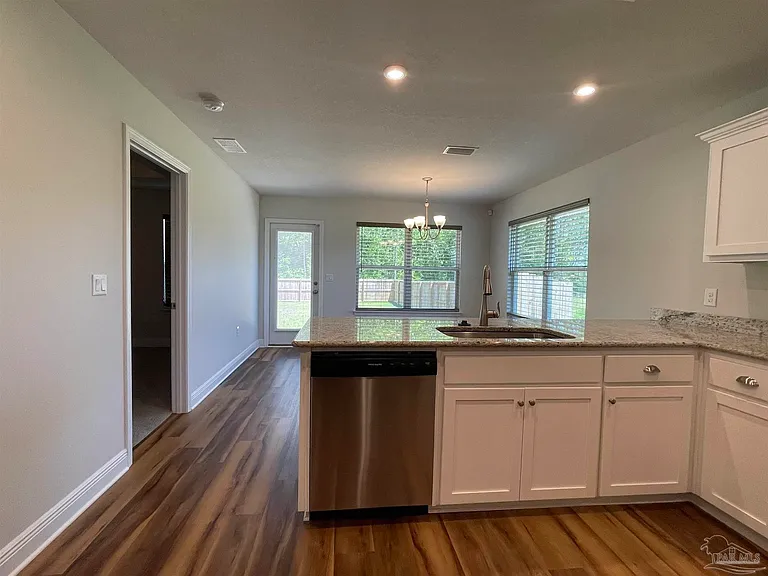 7130 Sonny Dr — Photo 7