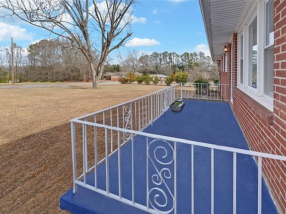 4th image of 209 Lloyd Dr