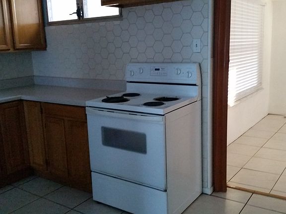 kitchen self cleaning oven, eat in kitchen