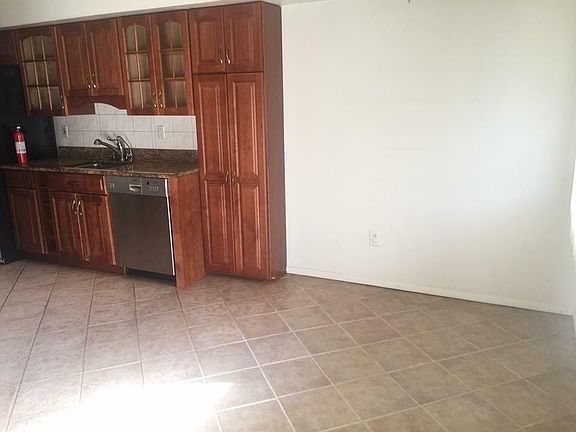 5th image of 614 Edison Glen Ter