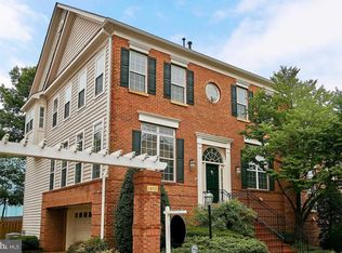 1872 Amberwood Manor Ct, Vienna, VA 22182