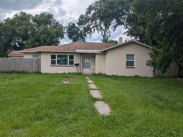 1301 N Barnes St, Plant City, FL 33563