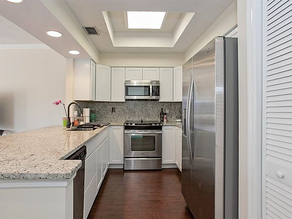 2nd image of 1852 Beach Ave