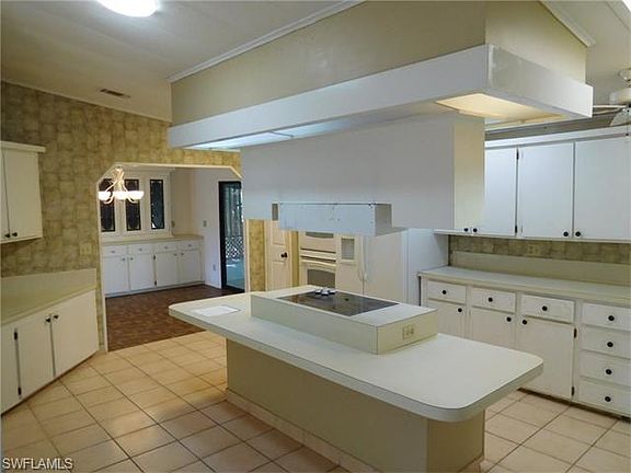 3rd image of 1227 Skyline Dr