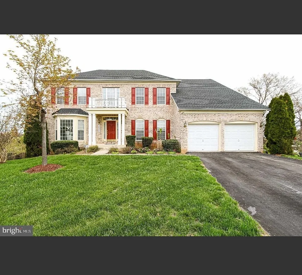3 bed, 1.5 bath, 3418 sqft, $850 — Photo 2