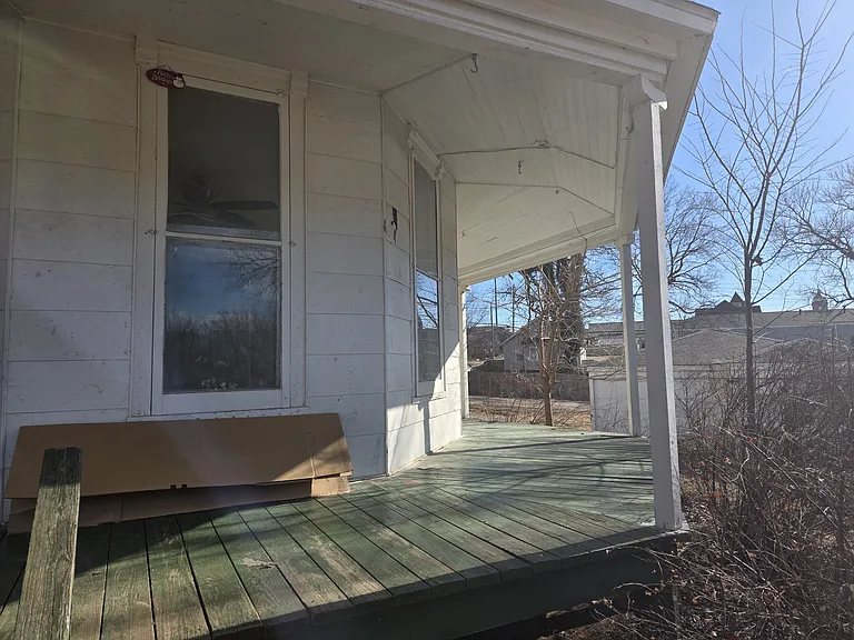 102 Emerson St — Photo 2