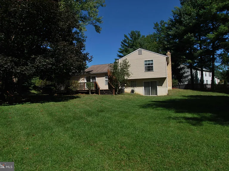 15705 Anamosa Dr — Photo 30