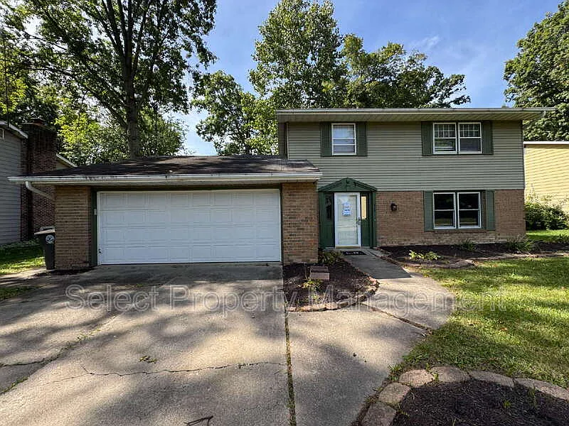 4 bed, 3.0 bath, 1748 sqft, $1,949 — Photo 1