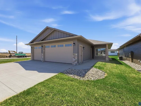 2417 E Brek St, Brandon, SD 57005