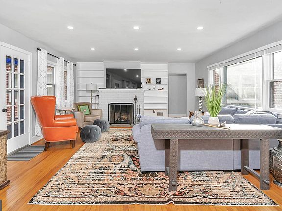 3rd image of 113 Briar Ln
