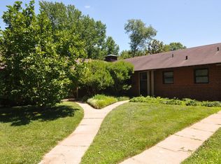 834 N McKnight Rd, Saint Louis, MO 63132