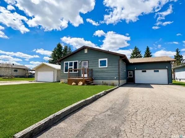 404 5th STREET N, Nipawin, SK S0E 1E0