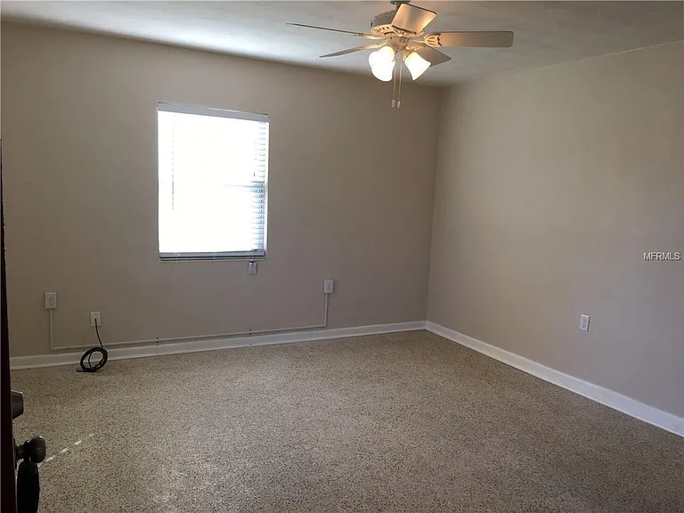 6002 Lords Ave — Photo 2