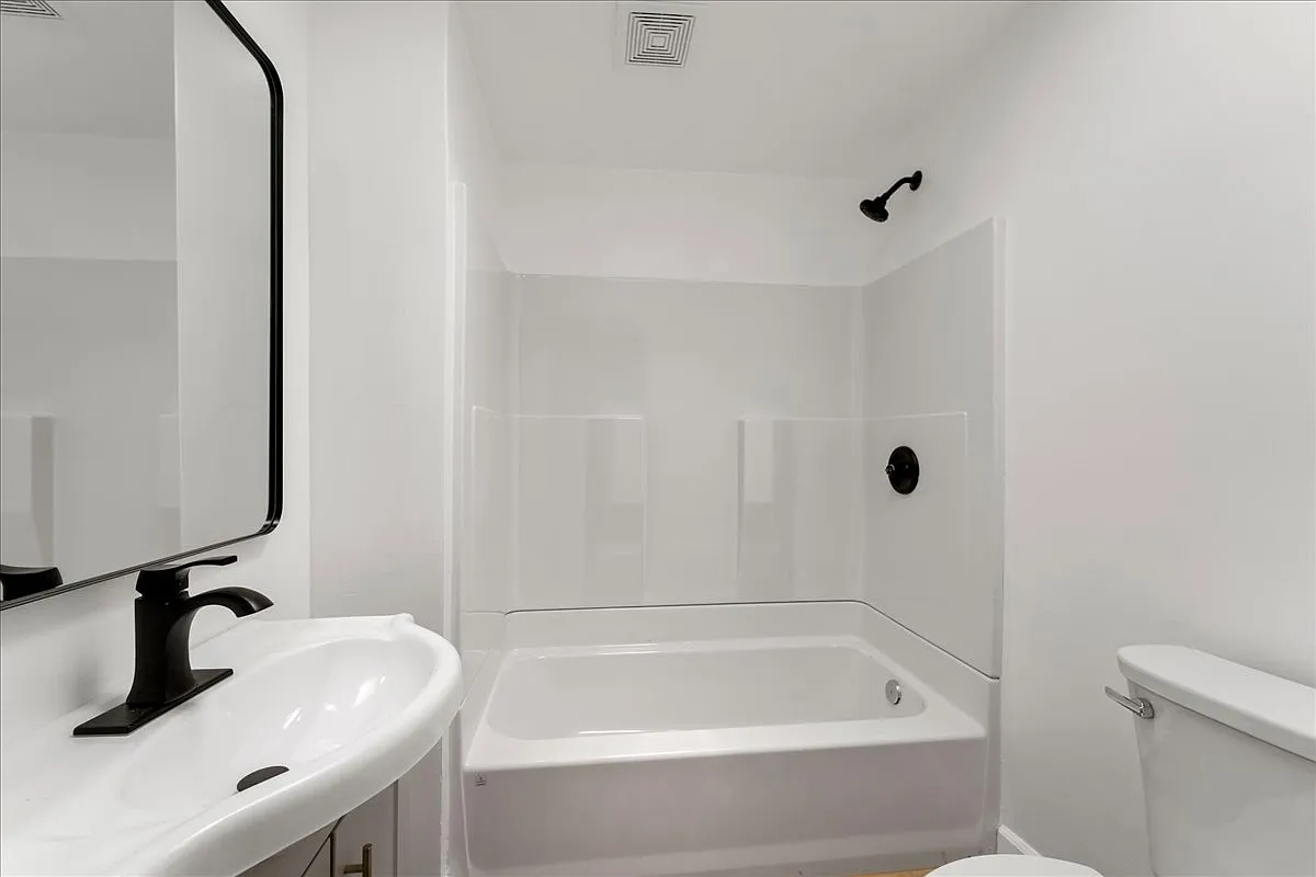 Studio, 450 sqft, $2,000 — Photo 4
