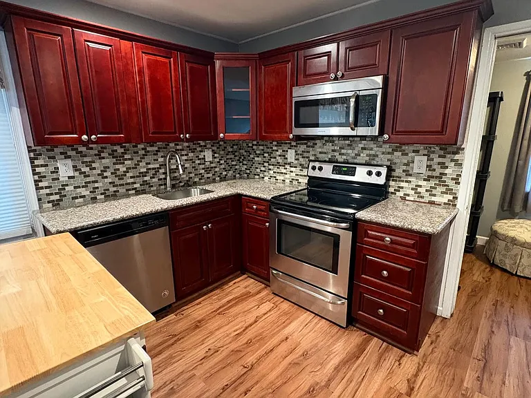 26 Copper Beech Ln — Photo 3